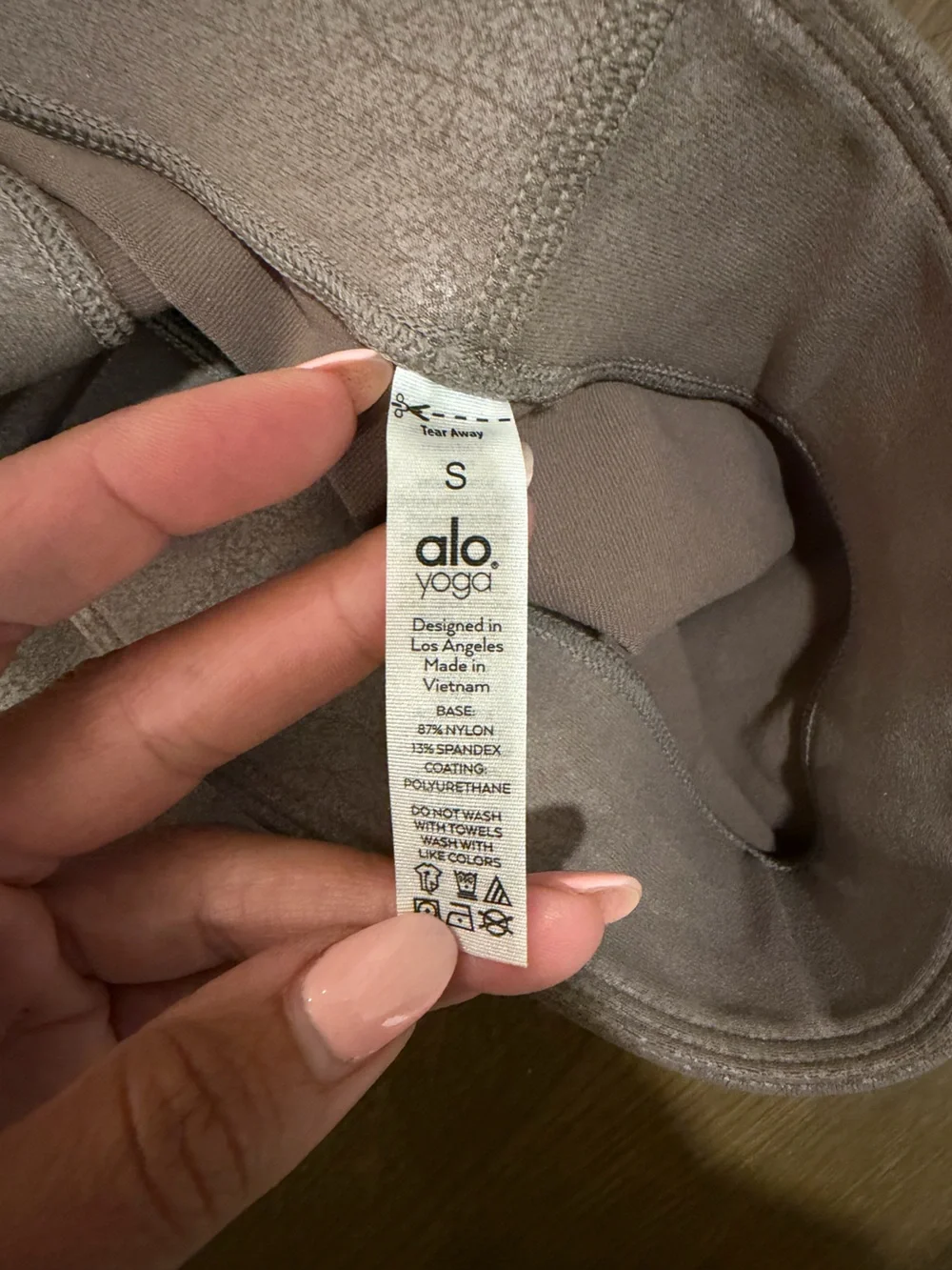 ALO FAUX LEATHER AIRBRUSH HIGH-WAIST LEGGING × 1